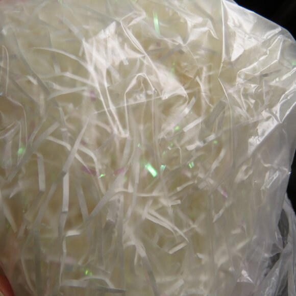 White (crinkle) & Ivory white with iridescent (straight) paper shred 10x8x5" bag - Picture 3 of 4